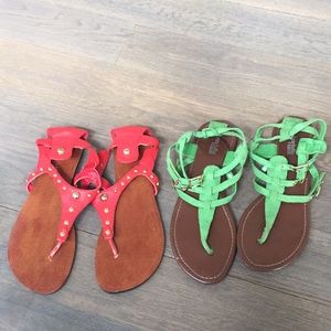 🛍‼️
Free with Purchase-! Red and green flip flops